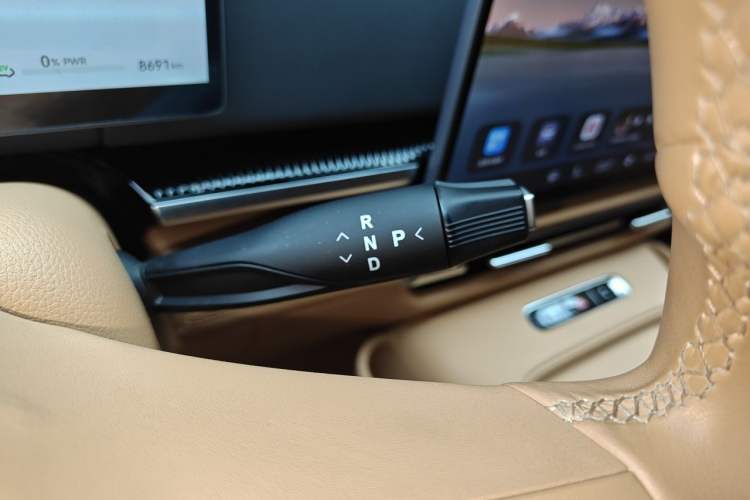 Used VOYAH Dream 2025 PHEV Four-Wheel Drive Prestige Qiankun Edition Gear Lever