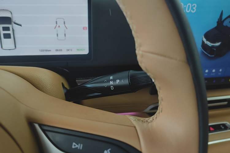 Used VOYAH Dream 2025 PHEV Four-Wheel-Drive Flagship Kunpeng Edition Gear Lever
