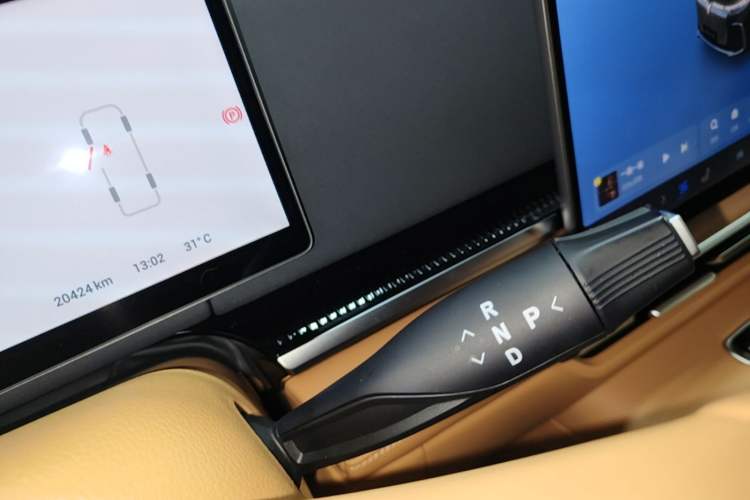 Used VOYAH Dream 2025 PHEV Four-Wheel-Drive Flagship Kunpeng Edition Gear Lever