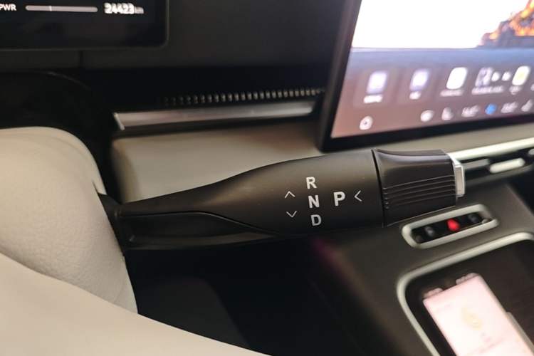 Used VOYAH Dream 2025 EV Four-Wheel-Drive Flagship Qiankun Version Gear Lever