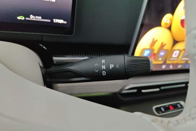 Used VOYAH Dream 2025 PHEV Four-Wheel-Drive Flagship Version – Qiankun Edition Gear Lever
