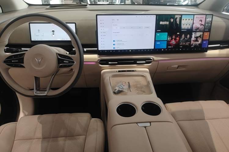Used VOYAH Dream 2025 PHEV Four-Wheel Drive Prestige Kunpeng Edition Gear Lever