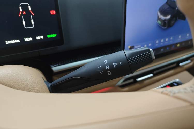 Used VOYAH Dream 2025 PHEV Four-Wheel-Drive Flagship Kunpeng Edition Gear Lever