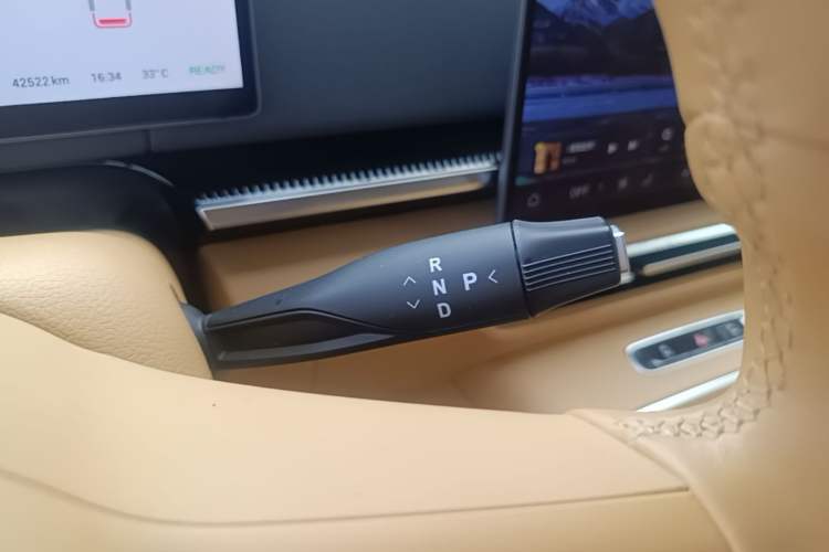 Used VOYAH Dream 2025 PHEV Four-Wheel-Drive Flagship Kunpeng Edition Gear Lever