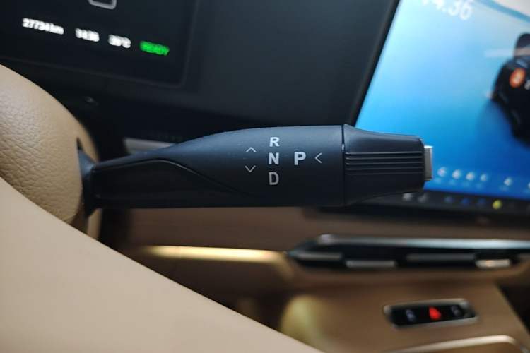 Used VOYAH Dream 2025 PHEV Four-Wheel-Drive Flagship Kunpeng Edition Gear Lever