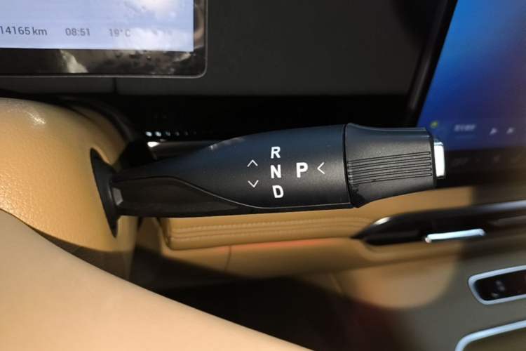 Used VOYAH Dream 2025 PHEV Four-Wheel-Drive Flagship Kunpeng Edition Gear Lever