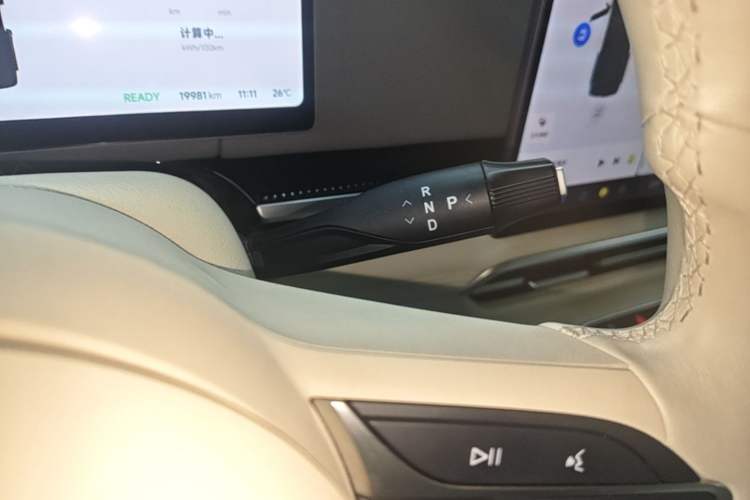 Used VOYAH Dream 2025 EV Four-Wheel Drive Prestige Kunpeng Edition Gear Lever