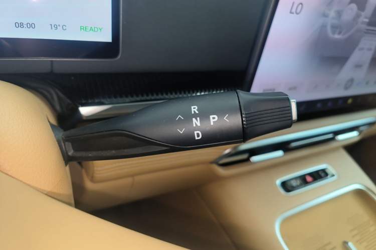 Used VOYAH Dream 2025 PHEV Four-Wheel-Drive Flagship Kunpeng Edition Gear Lever