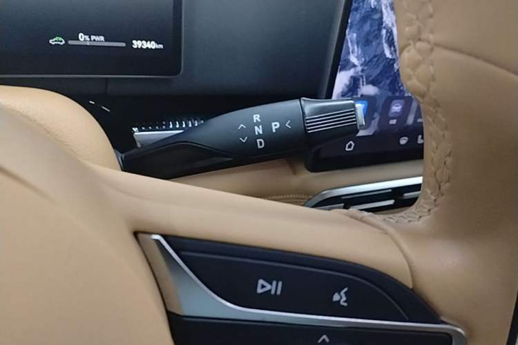 Used VOYAH Dream 2025 PHEV Four-Wheel Drive Prestige Qiankun Edition Gear Lever