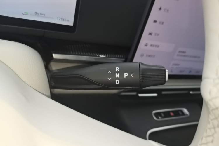 Used VOYAH Dream 2025 PHEV Four-Wheel Drive Prestige Qiankun Edition Gear Lever