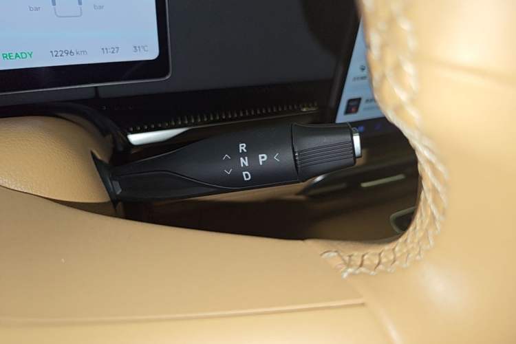 Used VOYAH Dream 2025 PHEV Four-Wheel Drive Prestige Kunpeng Edition Gear Lever