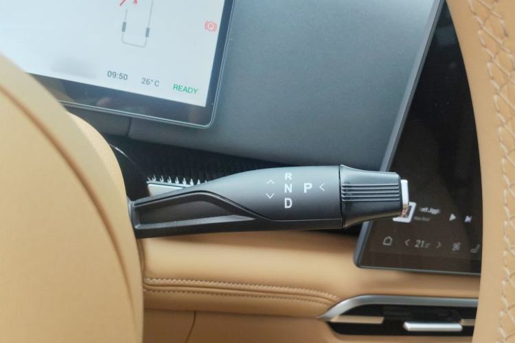 Used VOYAH Dream 2025 PHEV Four-Wheel Drive Excellence Kunpeng Edition Gear Lever