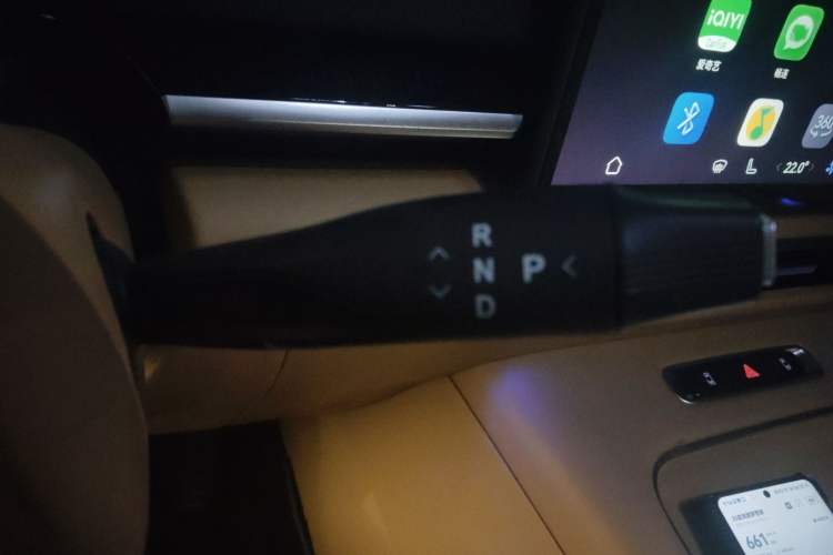 Used VOYAH Dream 2025 PHEV Four-Wheel-Drive Flagship Version – Qiankun Edition Gear Lever