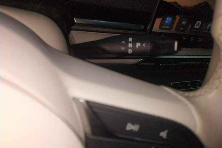 Used VOYAH Dream 2025 PHEV Four-Wheel-Drive Flagship Version – Qiankun Edition Gear Lever
