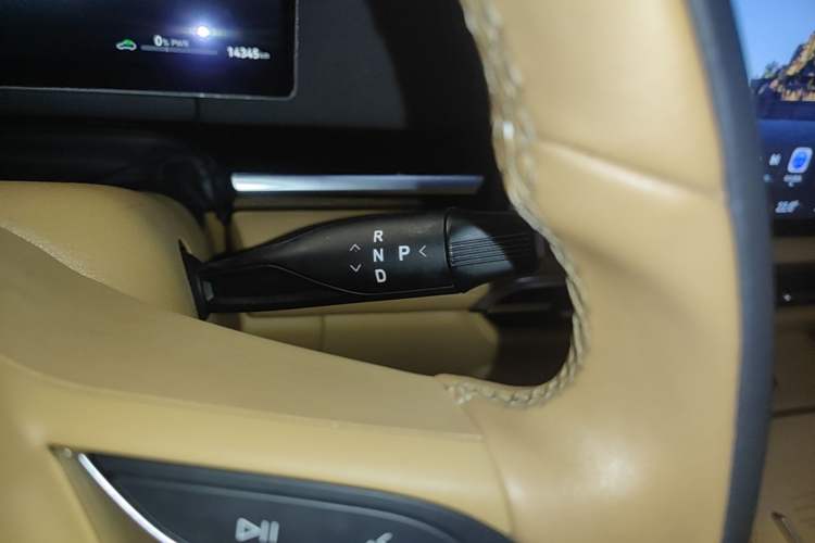 Used VOYAH Dream 2025 PHEV Four-Wheel Drive Excellence Qiankun Edition Gear Lever