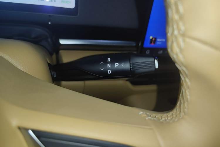 Used VOYAH Dream 2025 PHEV Four-Wheel-Drive Flagship Kunpeng Edition Gear Lever
