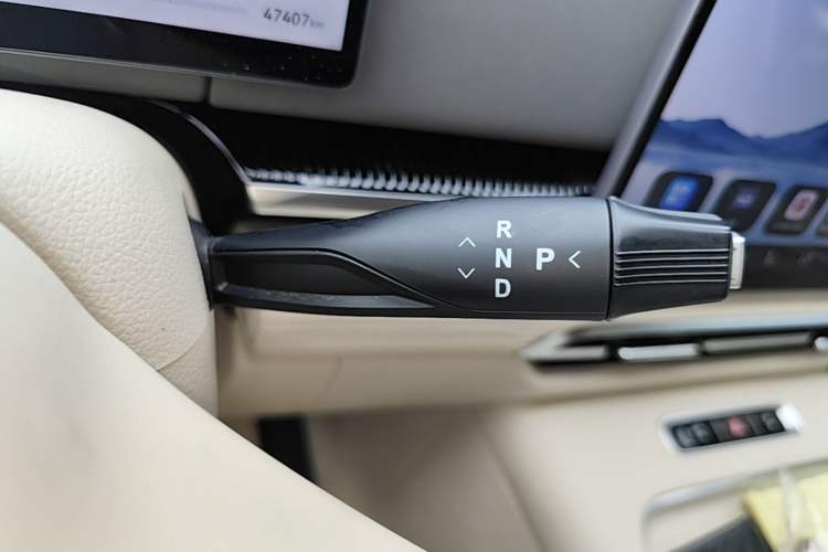 Used VOYAH Dream 2025 PHEV Four-Wheel-Drive Flagship Version – Qiankun Edition Gear Lever