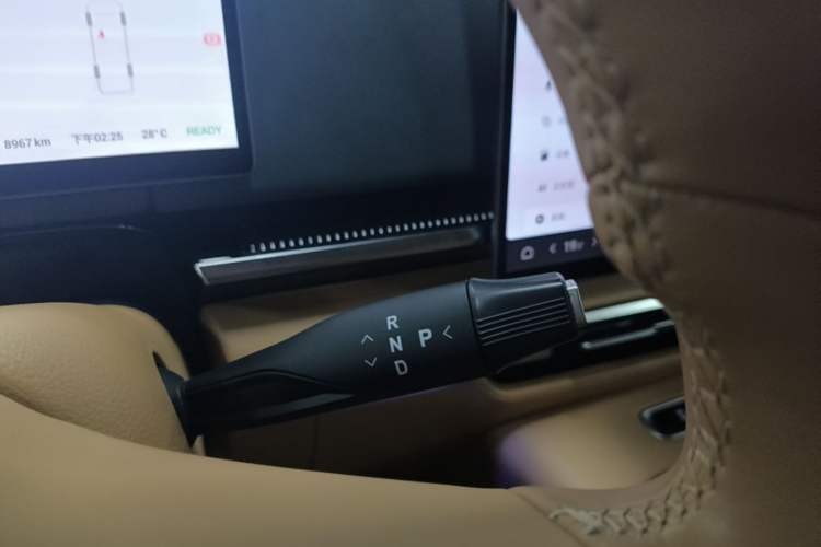 Used VOYAH Dream 2025 PHEV Four-Wheel-Drive Flagship Kunpeng Edition Gear Lever