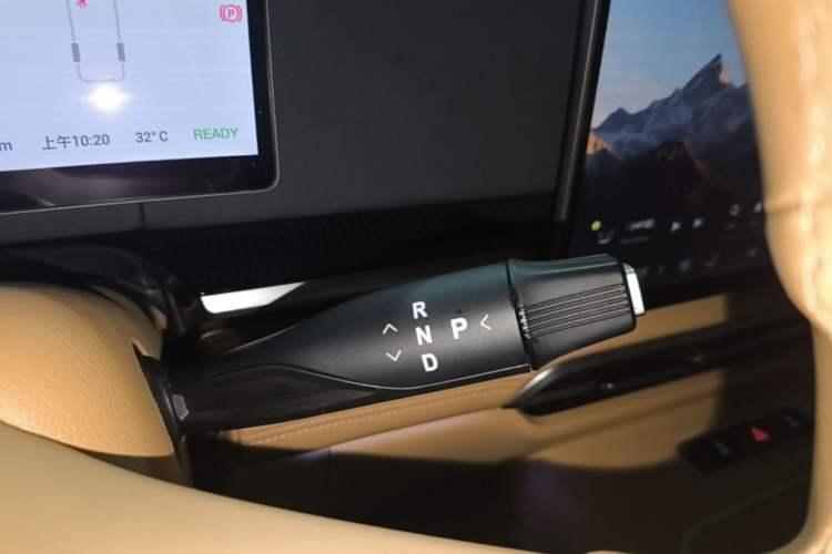 Used VOYAH Dream 2025 PHEV Four-Wheel-Drive Flagship Kunpeng Edition Gear Lever