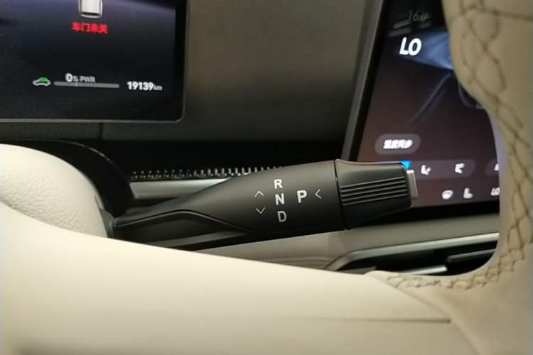Used VOYAH Dream 2025 PHEV Four-Wheel-Drive Flagship Version – Qiankun Edition Gear Lever