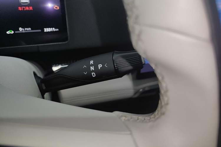 Used VOYAH Dream 2025 PHEV Four-Wheel Drive Excellence Qiankun Edition Gear Lever