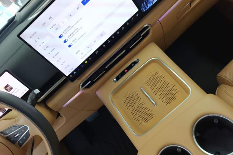 Used VOYAH Dream 2025 PHEV Four-Wheel-Drive Flagship Kunpeng Edition Gear Lever