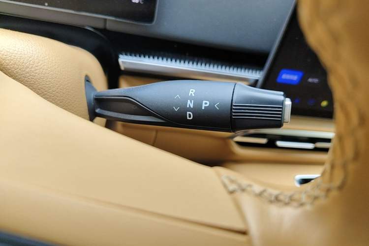 Used VOYAH Dream 2025 PHEV Four-Wheel-Drive Flagship Kunpeng Edition Gear Lever
