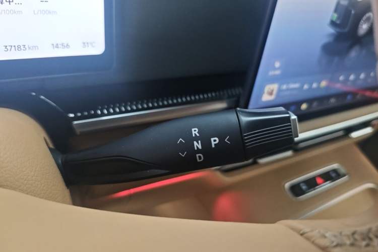 Used VOYAH Dream 2025 PHEV Four-Wheel-Drive Flagship Kunpeng Edition Gear Lever
