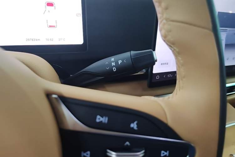 Used VOYAH Dream 2025 PHEV Four-Wheel-Drive Flagship Kunpeng Edition Gear Lever