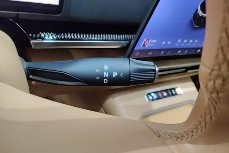 Used VOYAH Dream 2025 PHEV Four-Wheel-Drive Flagship Kunpeng Edition Gear Lever