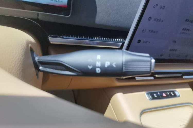 Used VOYAH Dream 2025 PHEV Four-Wheel Drive Prestige Qiankun Edition Gear Lever