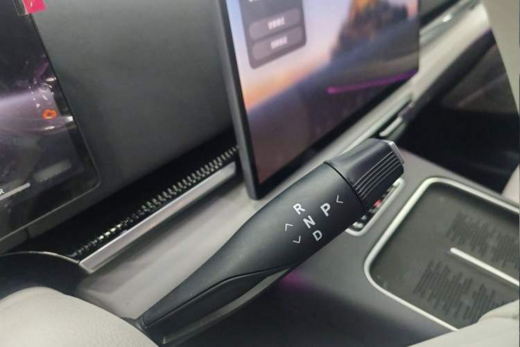 Used VOYAH Dream 2025 PHEV Four-Wheel-Drive Flagship Version – Qiankun Edition Gear Lever