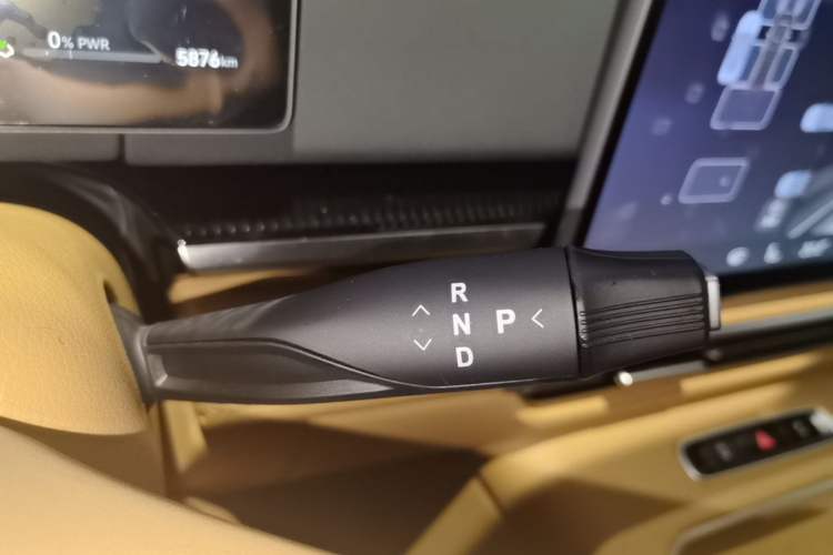 Used VOYAH Dream 2025 PHEV Four-Wheel Drive Excellence Qiankun Edition Gear Lever