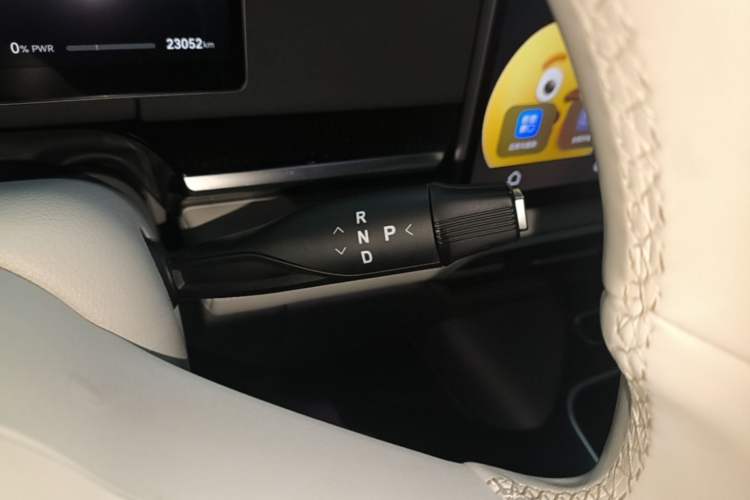 Used VOYAH Dream 2025 EV Four-Wheel-Drive Flagship Qiankun Version Gear Lever