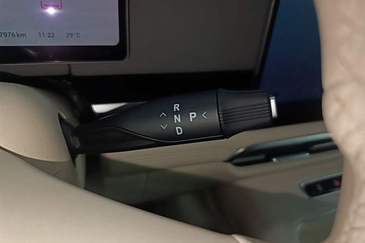 Used VOYAH Dream 2025 PHEV Four-Wheel Drive Prestige Kunpeng Edition Gear Lever