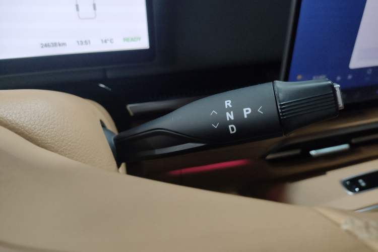 Used VOYAH Dream 2025 PHEV Four-Wheel-Drive Flagship Kunpeng Edition Gear Lever