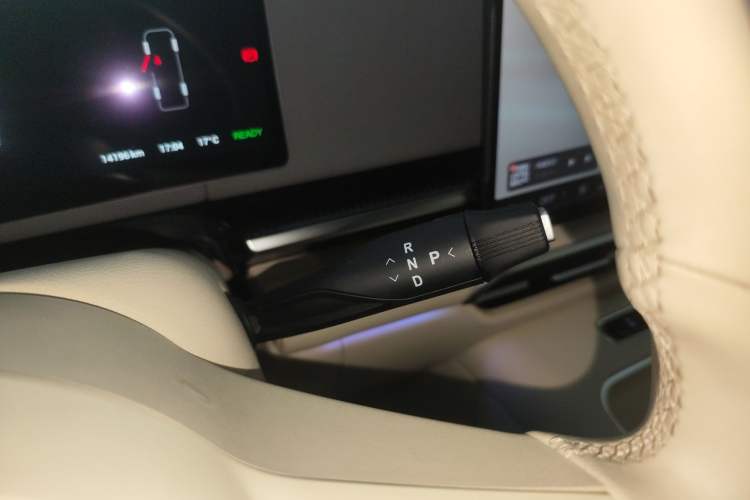 Used VOYAH Dream 2025 PHEV Four-Wheel-Drive Flagship Kunpeng Edition Gear Lever