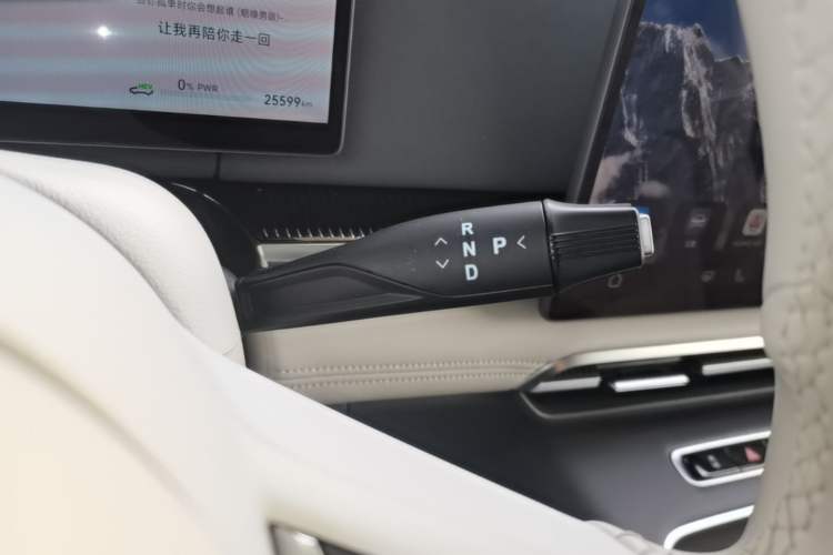 Used VOYAH Dream 2025 PHEV Four-Wheel Drive Prestige Qiankun Edition Gear Lever