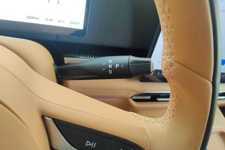Used VOYAH Dream 2025 PHEV Four-Wheel Drive Excellence Kunpeng Edition Gear Lever
