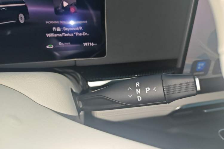 Used VOYAH Dream 2025 PHEV Four-Wheel-Drive Flagship Version – Qiankun Edition Gear Lever
