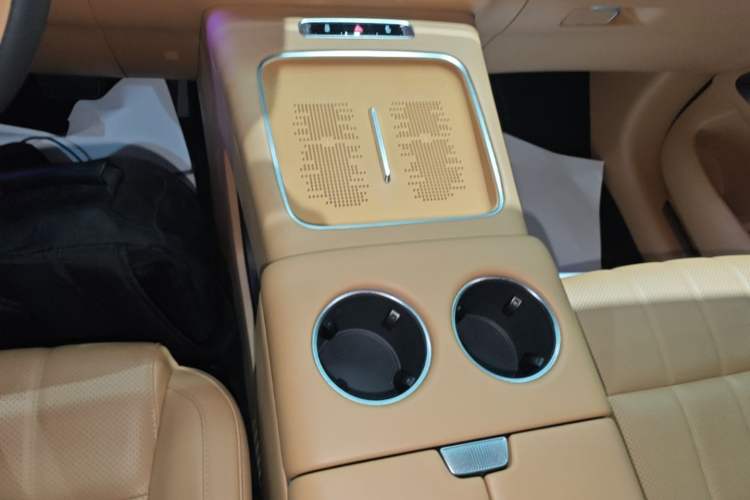 Used VOYAH Dream 2025 PHEV Four-Wheel Drive Prestige Kunpeng Edition Gear Lever