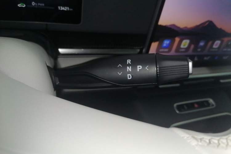 Used VOYAH Dream 2025 PHEV Four-Wheel Drive Prestige Qiankun Edition Gear Lever