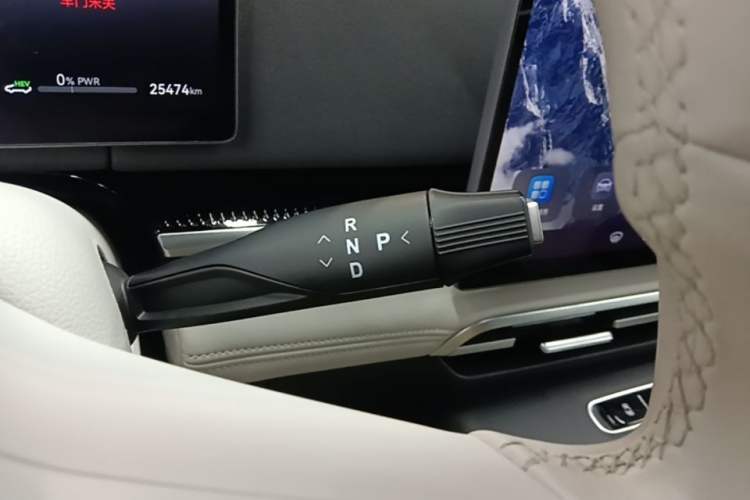 Used VOYAH Dream 2025 PHEV Four-Wheel Drive Prestige Qiankun Edition Gear Lever