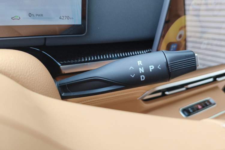 Used VOYAH Dream 2025 PHEV Four-Wheel Drive Prestige Qiankun Edition Gear Lever