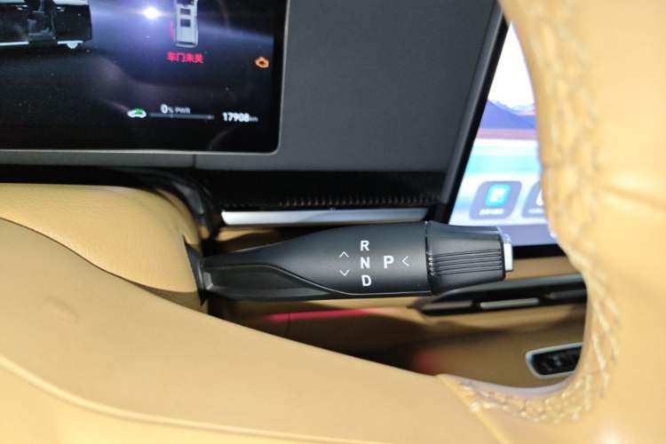 Used VOYAH Dream 2025 PHEV Four-Wheel Drive Prestige Qiankun Edition Gear Lever