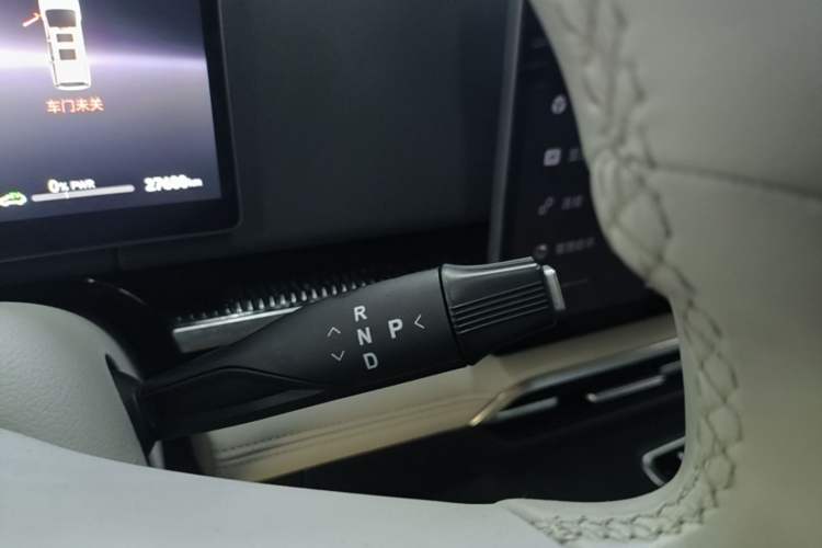 Used VOYAH Dream 2025 PHEV Four-Wheel Drive Excellence Qiankun Edition Gear Lever