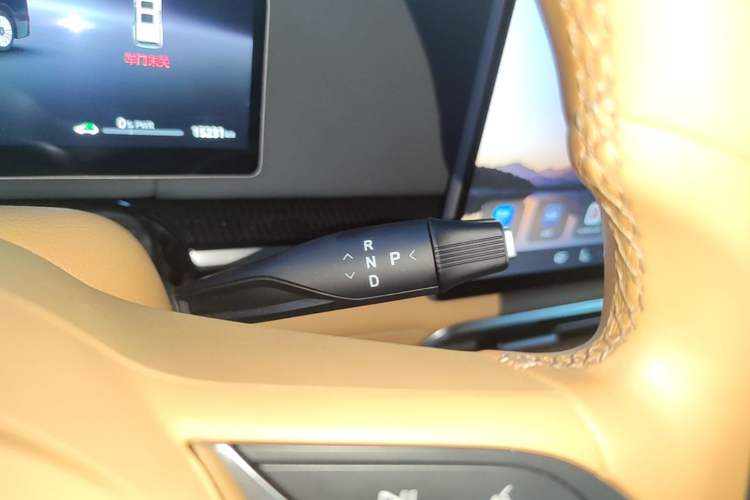 Used VOYAH Dream 2025 PHEV Four-Wheel Drive Prestige Qiankun Edition Gear Lever