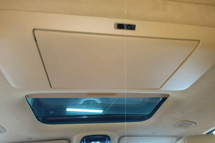 Used VOYAH Dream 2025 PHEV Four-Wheel-Drive Flagship Kunpeng Edition Headliner