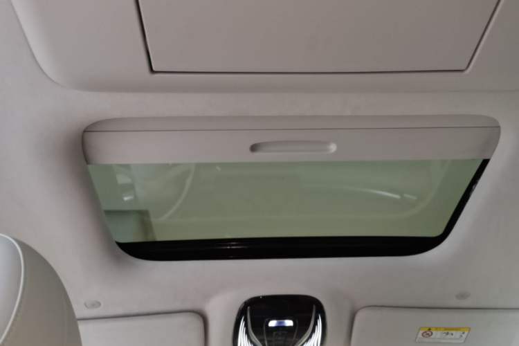 Used VOYAH Dream 2025 PHEV Four-Wheel-Drive Flagship Version – Qiankun Edition Headliner