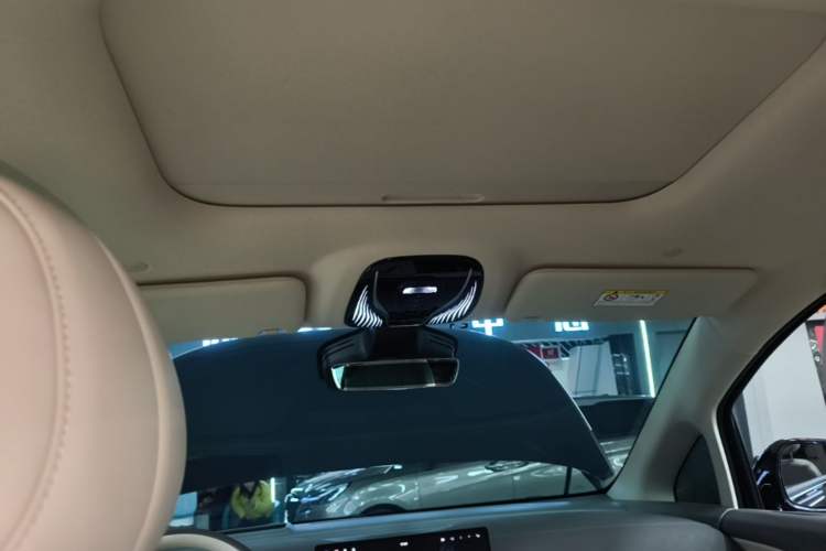 Used VOYAH Dream 2025 PHEV Four-Wheel Drive Excellence Qiankun Edition Headliner